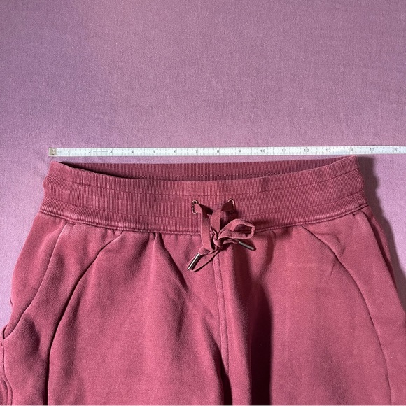 Lululemon Scuba High-Rise Jogger Sweatpants in Distressed Red - Size 6 - Picture 4 of 7